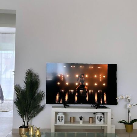2 Bedrooms Luxury Apartment - Guillemins เลียจ ภายนอก รูปภาพ